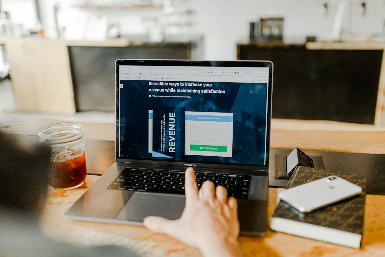 Screenshot 2 — App de inversión retail con asesor IA
